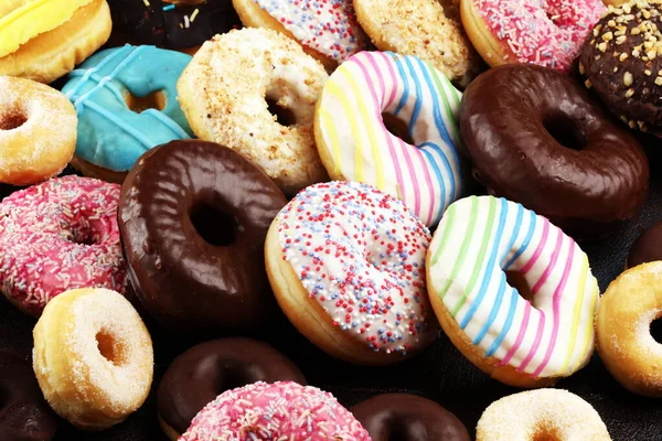 Çikolata ile farklı camların içinde Donuts — Stok fotoğraf