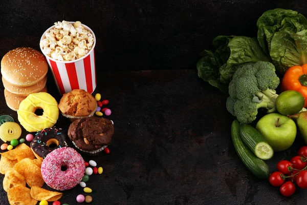 Alimentos saludables o poco saludables. Concepto de foto de salud y malestar —  Fotos de Stock