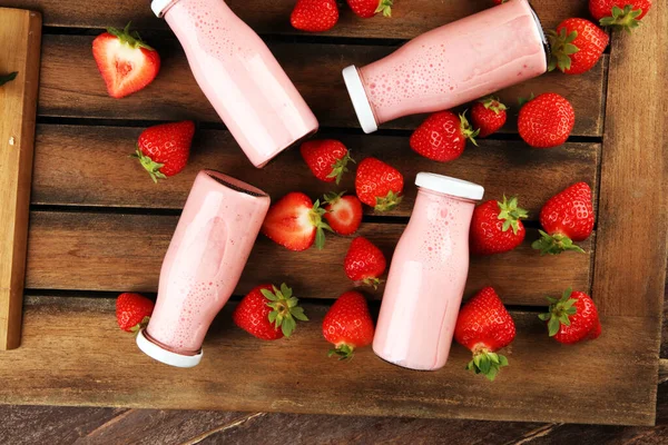 Verre Fraises Fraîches Smoothie Milk Shake Fraises Fraîches Sur Table — Photo