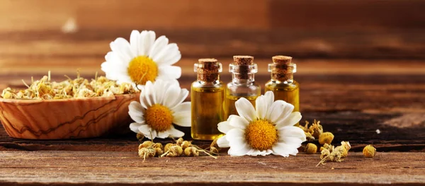 Chamomile Composition Essential Oil Chamomile Flowers Rustic Wooden Table — Stock Photo, Image