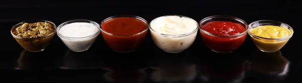 Surtido Salsas Set Salsas Variadas Cuencos Con Ketchup Mayonesa Pesto — Foto de Stock