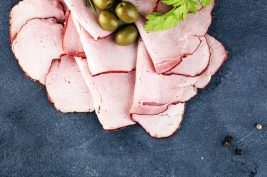 Tatil jöleli jambon veya haşlanmış jambon dilimleri.