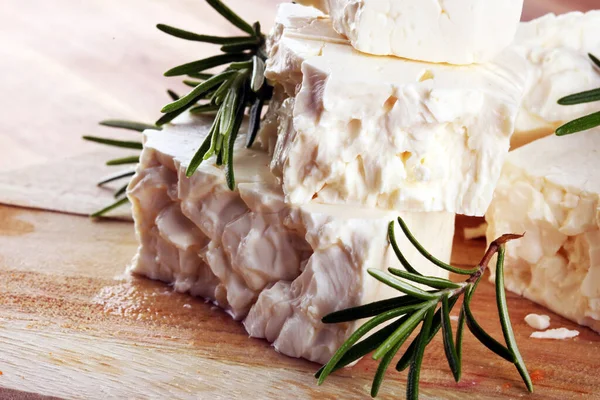 Brânză Grecească Feta Ierburi Masă Rustică — Fotografie, imagine de stoc