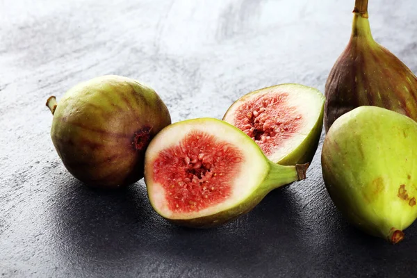 Frische Feigen Obst Mit Halb Und Lochfeigen Auf Hintergrund — Stockfoto