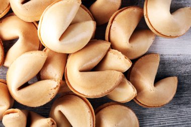 Tahmin edilen bir sürü Çin fal kurabiyesi kağıdı. Şans kurabiyeleri.