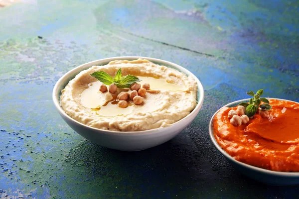 Różne Miski Hummusu Ciecierzyca Hummus Papryka Hummus Soczewica Hummus Tle — Zdjęcie stockowe