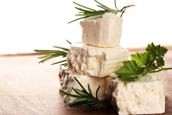 Řecký Sýr Feta Bylinkami Rustikálním Stole — Stock fotografie