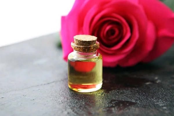 Pink Rose Flower Glass Bottle Essential Oil Spa Aromatherapy Cosmetic — Stock Photo, Image