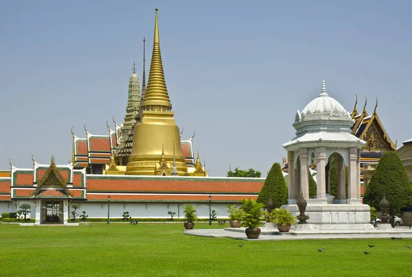 1788 バンコク タイに建てられたワット プラチェートゥポンウィモンマンカラーラーム寺 — ストック写真