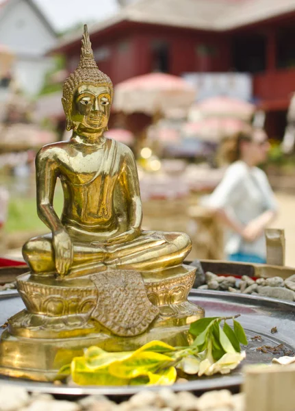 Närbild Bild Gyllene Buddhastaty — Stockfoto
