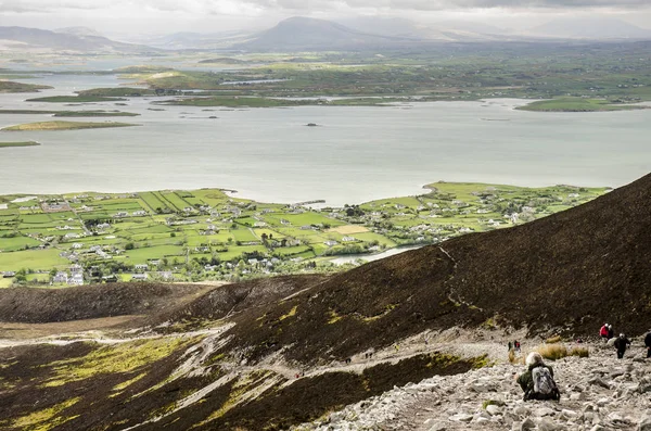 Bovenaanzicht Van Mensen Wandelen Bergen Sotland — Stockfoto