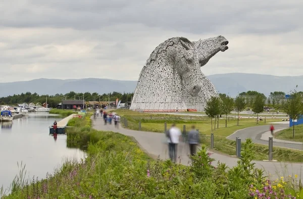 Falkirk Verenigd Koninkrijk Juni 2015 Kelpies Sculpturen Met Bewolkte Hemel — Stockfoto