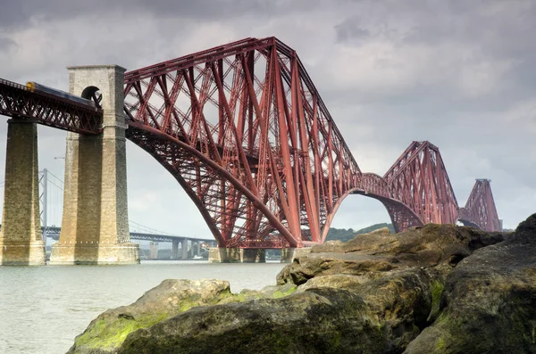 Malebné Záběr Forth Bridge Zamračený Den Skotsko — Stock fotografie