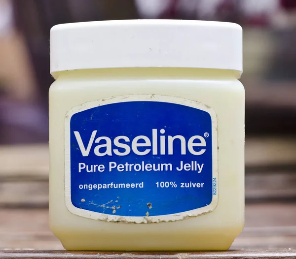 Pot Plastique Vaseline Avec Autocollant Bleu — Photo