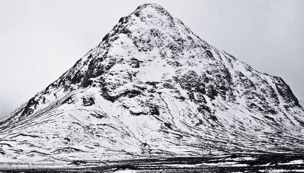 Malowniczy Widok Śniegu Objętych Rock — Zdjęcie stockowe