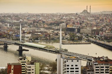 Istanbul, 24 Mart: 24 Mart 2014 tarihinde alacakaranlıkta cityscape 