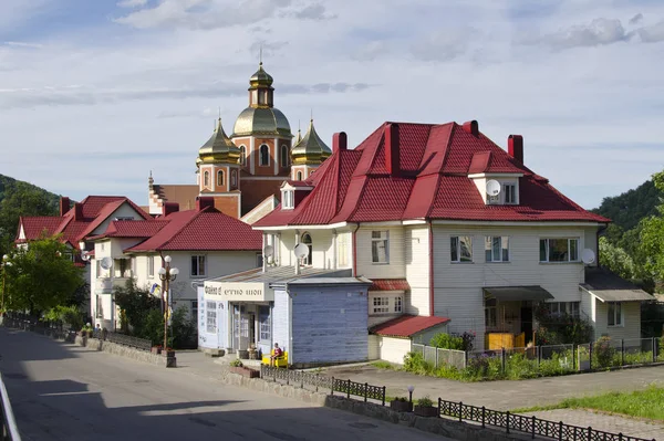 Yaremche Ucrania Junio Edificios Del Pueblo Junio 2016 — Foto de Stock