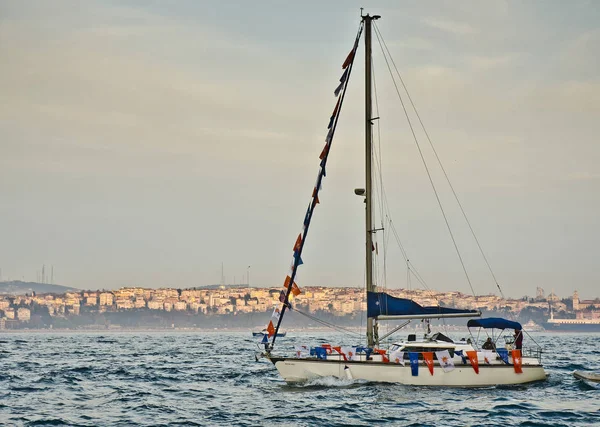 Istanbul Março Rio Bósforo Março 2014 Istambul Turquia — Fotografia de Stock