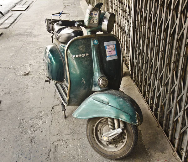 Chiang Mai Thailand April Ein Klassischer Vespa Motorroller Der Nähe Stockbild