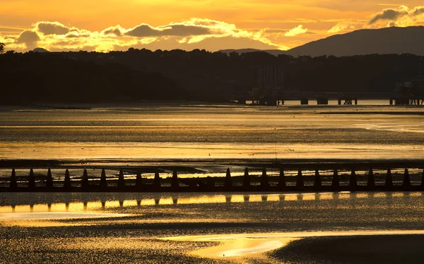 Zon Verlicht Cramond Landschap Met Zeewater — Stockfoto