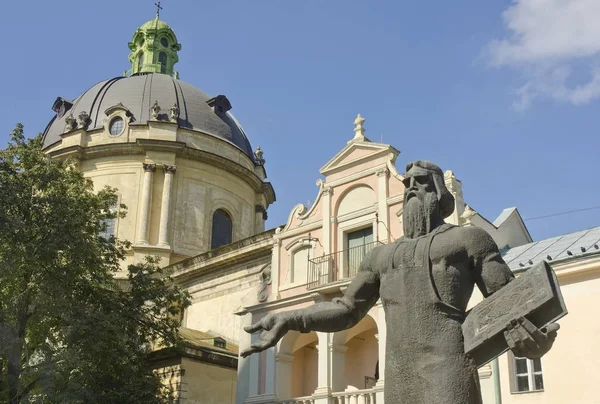 Lviv Ucrânia Setembro 2014 Estátua Lviv Livro Vendendo Praça — Fotografia de Stock