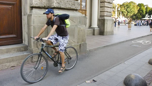 Lviv Ucraina Settembre Uomo Pedala Pista Ciclabile Settembre 2014 — Foto Stock