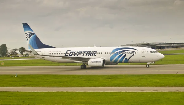 Amsterdam, Hollanda - 27 Eylül: Egyptair Boeing 737-800 üzerinde 27 Eylül 2014