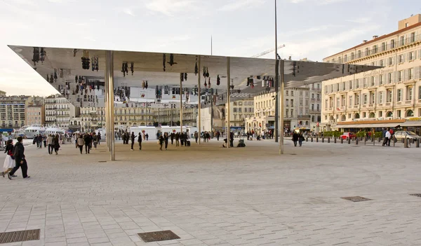 Marseille Fransa Haziran 2013 Norman Foster Pavilion Vieux Port Yansıtılmış — Stok fotoğraf