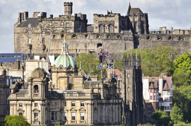 Edinburgh Castle ve Old Town havadan görünümü 