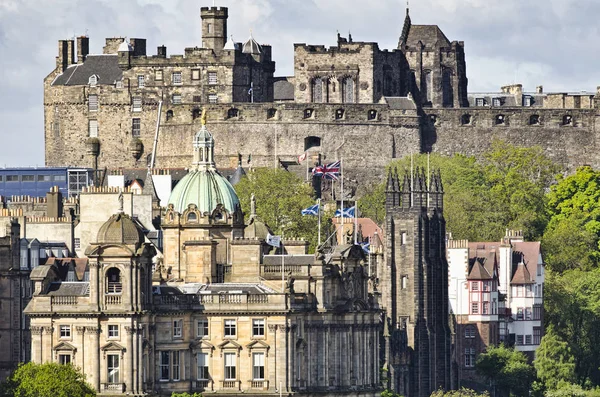 Edinburgh Castle ve Old Town havadan görünümü 
