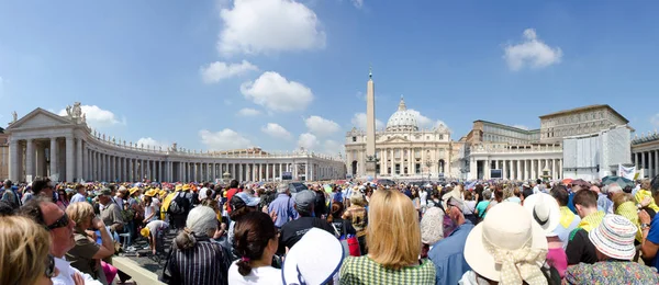 Ciudad Del Vaticano Junio Peregrinos Turistas Plaza San Pedro Para — Foto de Stock