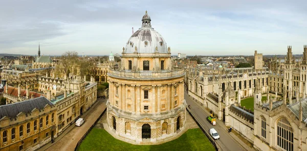 オックスフォード大学の古代建物のオックスフォード イギリス 2013 航空写真ビュー — ストック写真