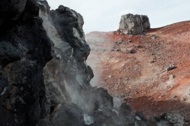 Volkanik kaya Avachinskaya Sopka üstündeki gerçeküstü Mars peyzaj kurdu. Volkanik krater donmuş lav 1991 Erüpsiyonu sonra engellendi. Active fumaroles Buhar ve gazlar yayarlar. Nalychevo Doğa Parkı, Kamçatka Krayı, Rusya Federasyonu