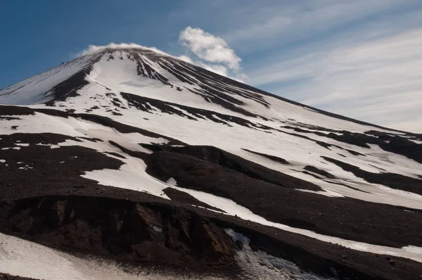 Volcán Avachinsky Parcialmente Cubierto Nieve Parque Natural Nalychevo Kamchatka Krai —  Fotos de Stock