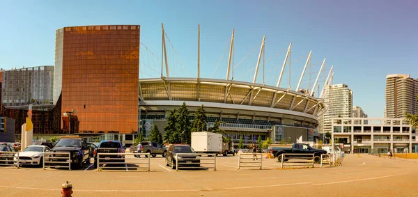 Panoramische foto toont de Rogers Arena die Vancouver professionele sport en concerten hosts. Deze Arena ligt in het centrum van de stad — Stockfoto