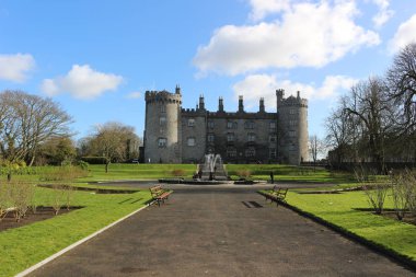 Kilkenny Castle. İrlanda Kilkenny şehir tarihi dönüm noktası.