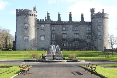 Kilkenny Castle. İrlanda Kilkenny şehir tarihi dönüm noktası.