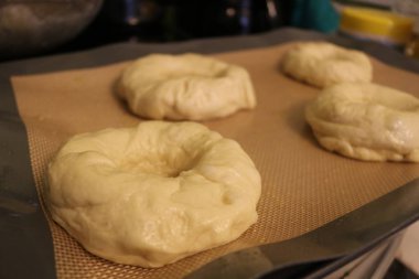 mayalı hamur için ev yapımı ekmek ve simit.