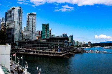 Vancouver, Kanada okyanus, yat ve kar Dağları üzerinden muhteşem manzarası.