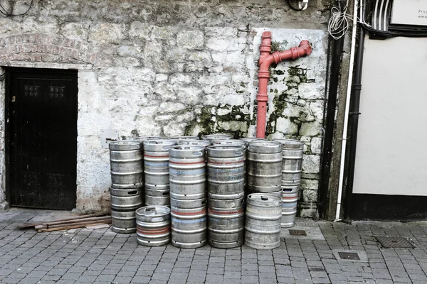 Empty metal kegs outside a bar in Ireland. Ireland is known for the beer culture. — Stock Photo, Image