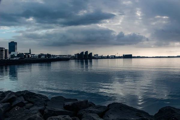 Iceland capital Reykjavik orla skyline foto — Fotografia de Stock