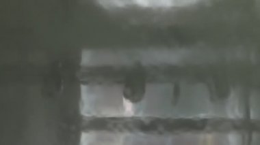 Londra Kanada, 29 Mart 2019: Otomatik carwash gidecek bir araba cam. Editoryal görüntüleri