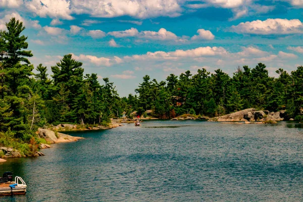 Ilha rochosa na Baía Georgiana em Ontário — Fotografia de Stock