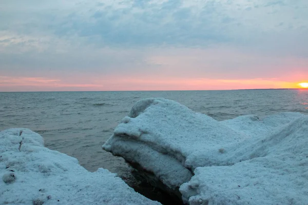 冬季日落时的斯坦利港海滩 安大略加拿大照片 — 图库照片