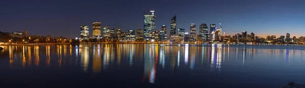 Perth Sunrise Skyline Panorama Avec Rivière Images De Stock Libres De Droits