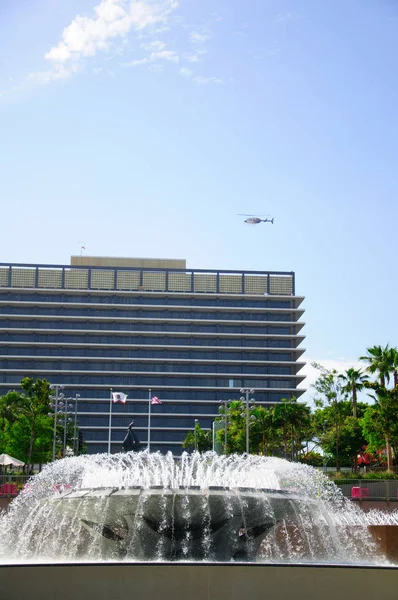 Vue de la fontaine de Los Angeles avec paysage urbain du centre-ville — Photo