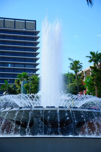 Vista de la fuente de Los Ángeles con paisaje urbano del centro — Foto de Stock