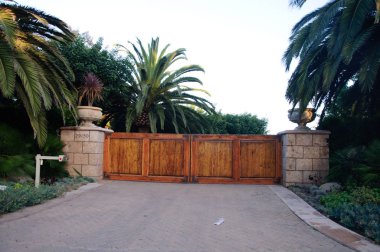 Ev yeşil çim manikürlü frontyard Bahçe banliyö konut mahalle ile