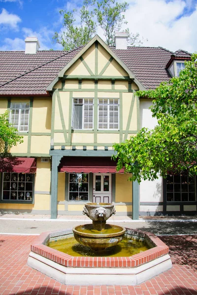 Antigua casa en pueblo medieval en california —  Fotos de Stock