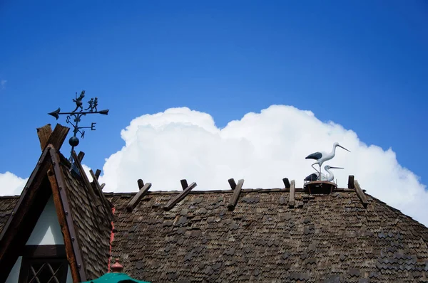 Altes haus in mittelalterlichem dorf in kalifornien — Stockfoto